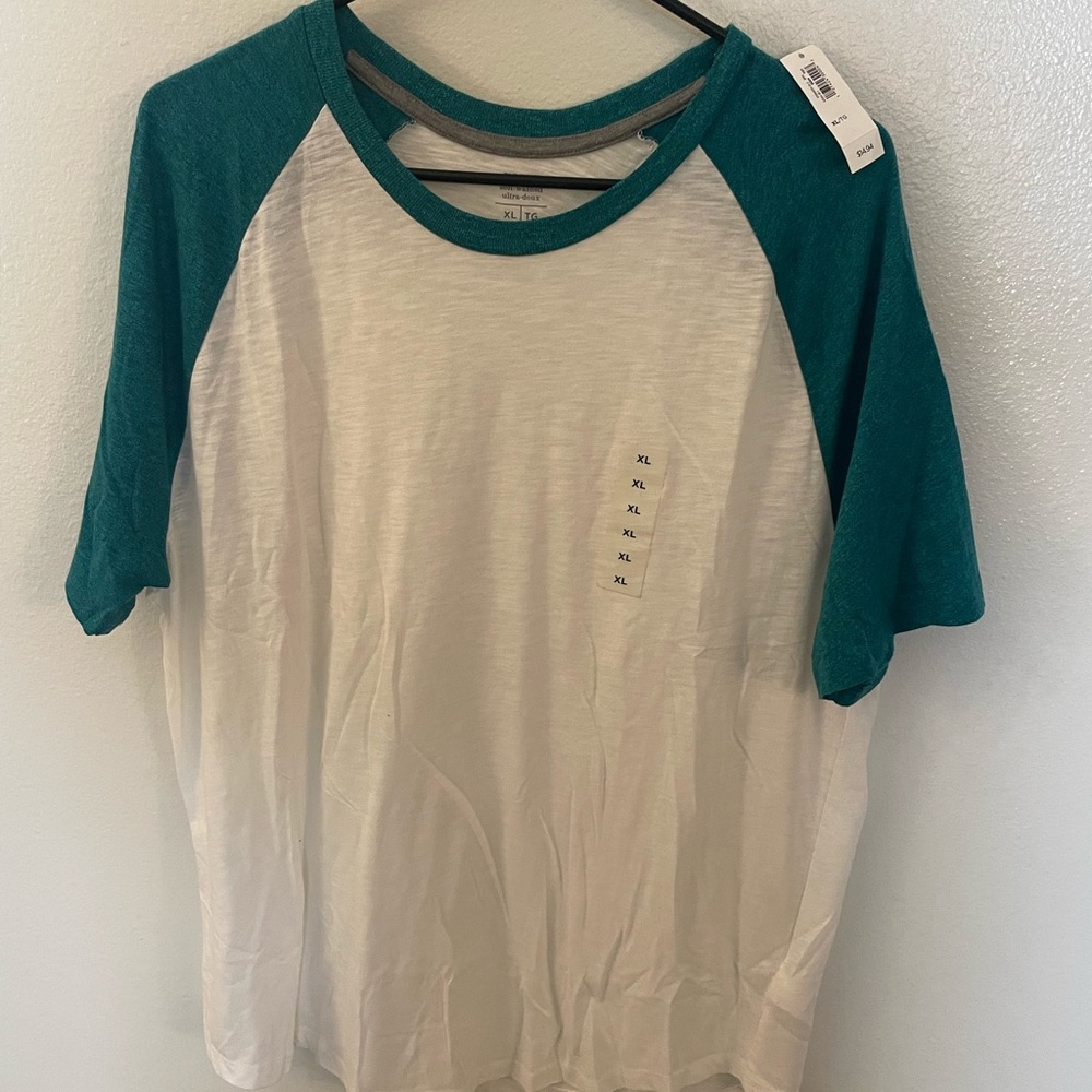 Old Navy T-Shirt